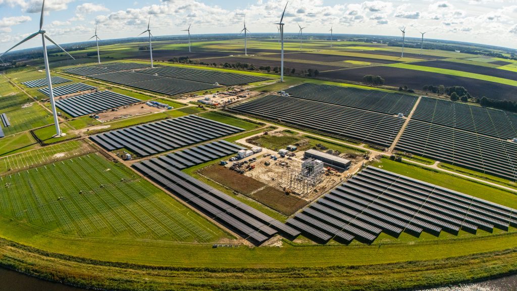 Solarpark on land, windmills and a closed distribution system.